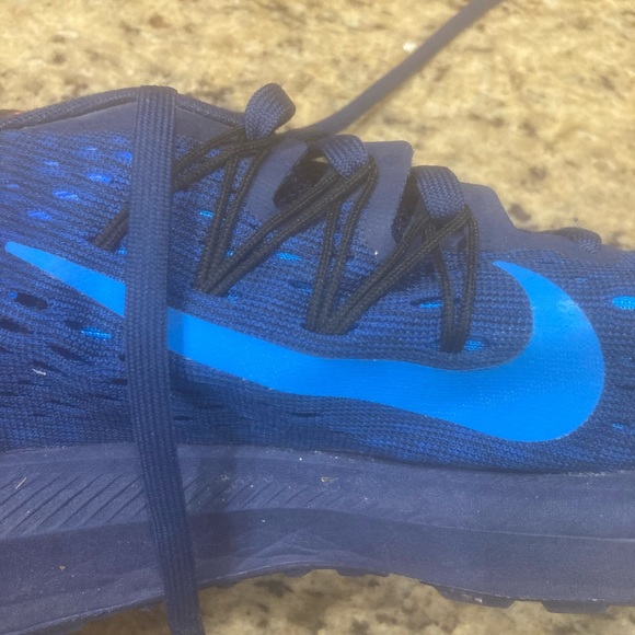 Nike - Picture 2 of 4